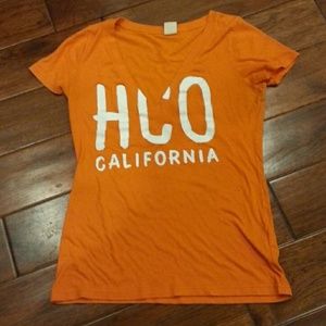 Hollister V Neck Tee in Orange